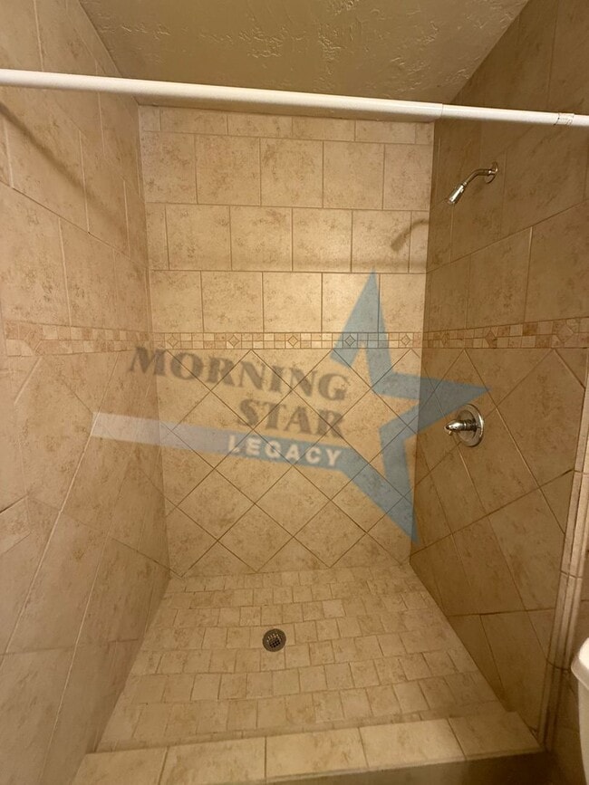 Building Photo - 3 Bed Condo W/ yard!