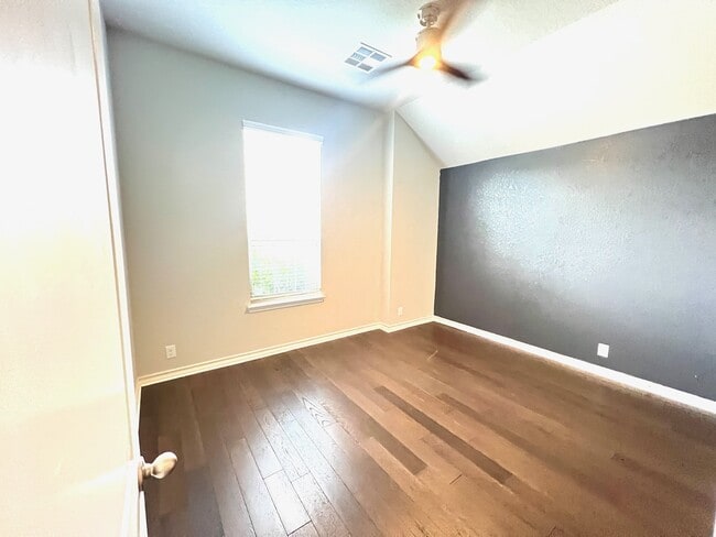 Building Photo - 9740 Innes Pl