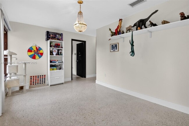 Building Photo - 135 South Dr