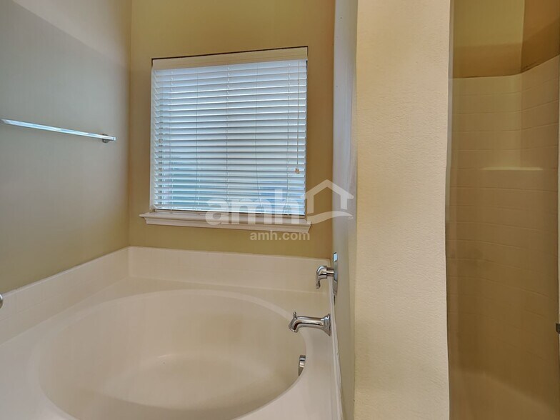 Building Photo - 12724 Ocean Spray Dr