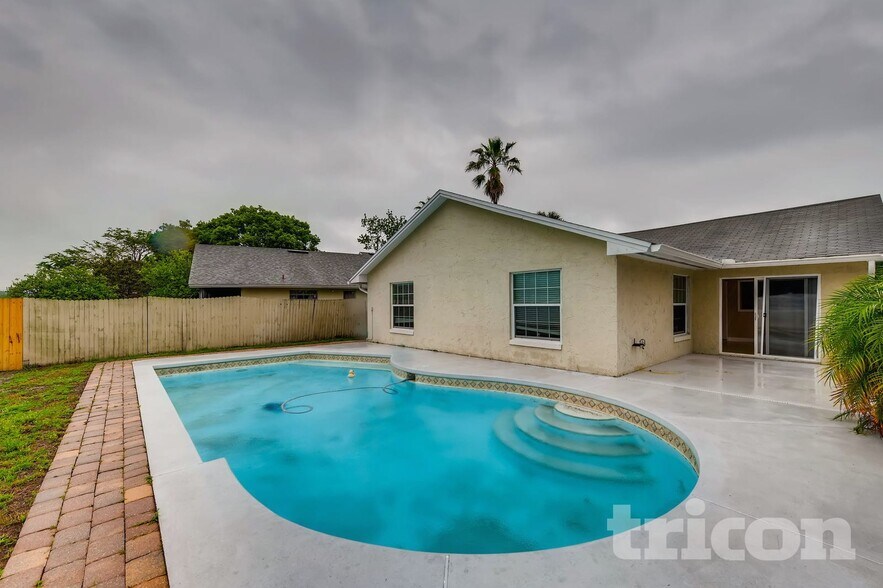 Building Photo - 1423 La Paloma Cir