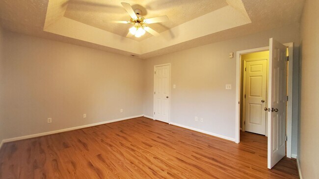 Building Photo - 2823 Franzia Dr