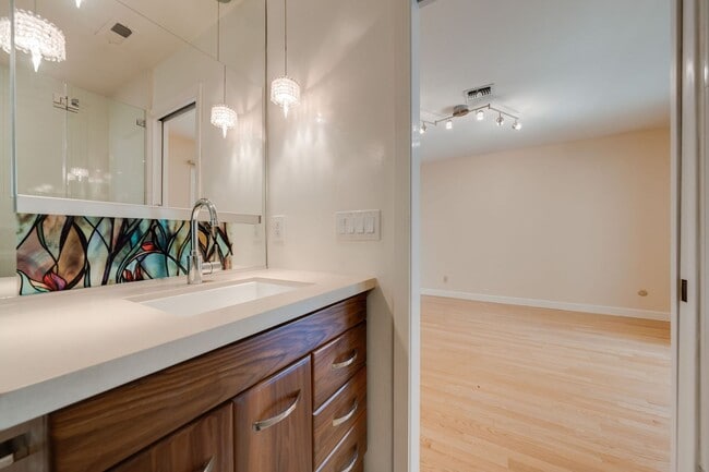 Building Photo - Charming 3 Bedroom Single-Story with Firep...
