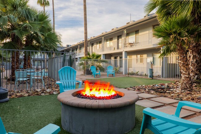 Building Photo - 1333 E Thomas Rd