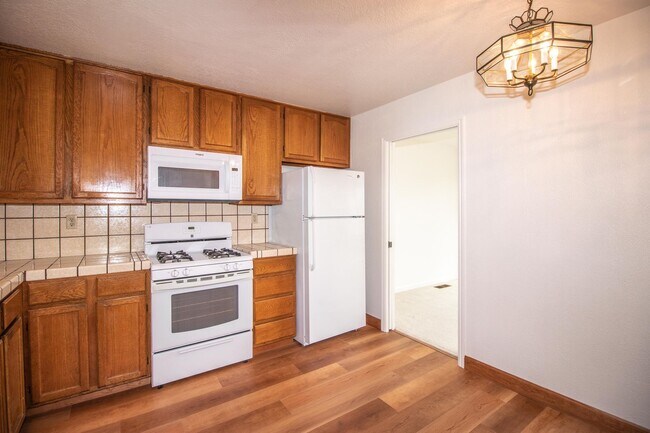 Building Photo - Spacious 3 Bed/2 Bath Flat with Stunning City Views | AMSI | Alexandr Metlinski