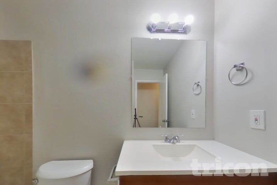 Building Photo - 2436 Alderwood Dr