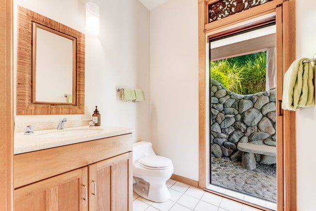 Building Photo - 275 Haumana Rd