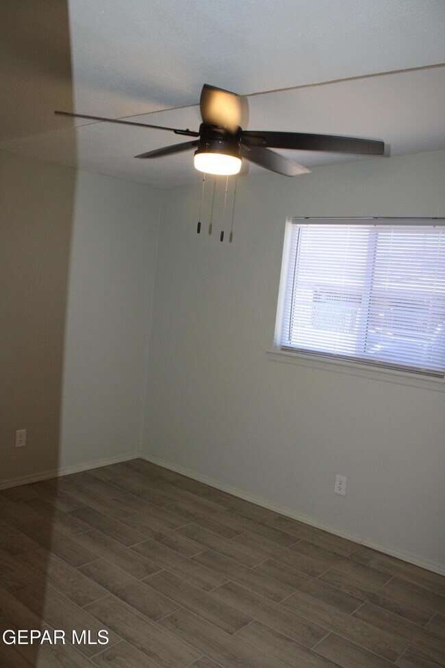 Building Photo - 10465 Omega Cir