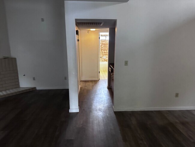 Building Photo - 7131 Hanover Cir