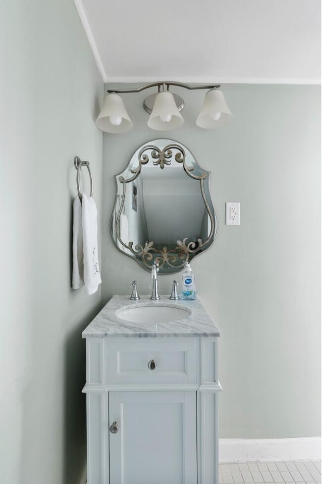 Building Photo - 56 Gadsden St