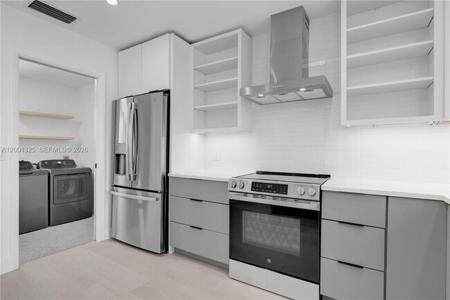 Building Photo - 9125 SE Karin St