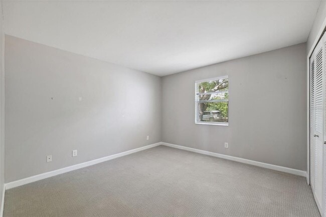 Building Photo - 428 E Klosterman Rd