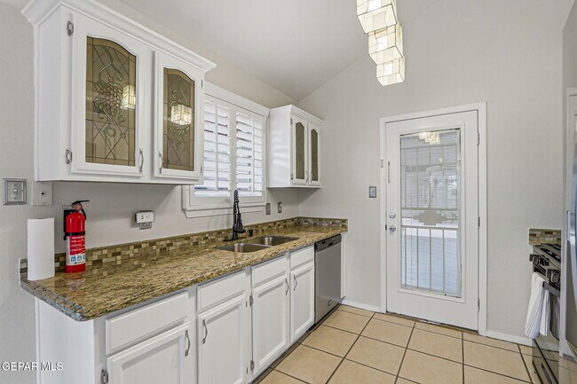 Building Photo - 12119 Tower Hill Dr