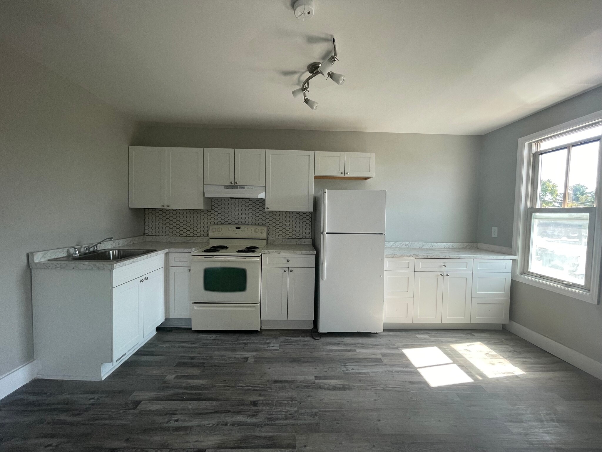 Kitchen - 446 Walnut St