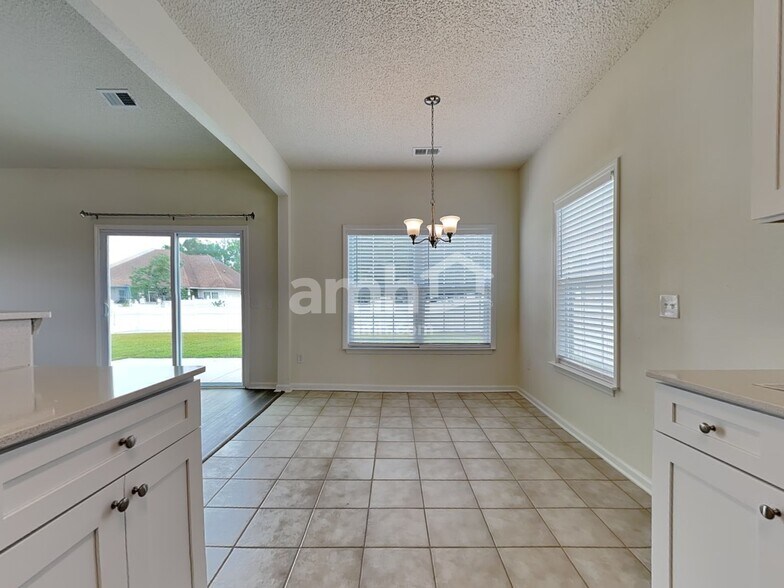 Building Photo - 523 Amsonia Cir