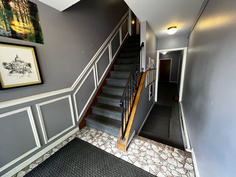 Building Photo - 475 Elm Street