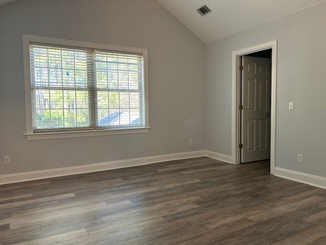 Building Photo - 268 Ceasar Pl