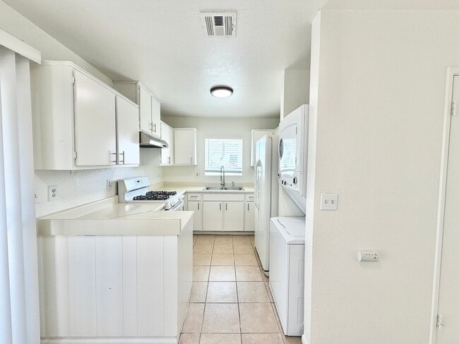 Building Photo - 32425 Rancho Vista Dr