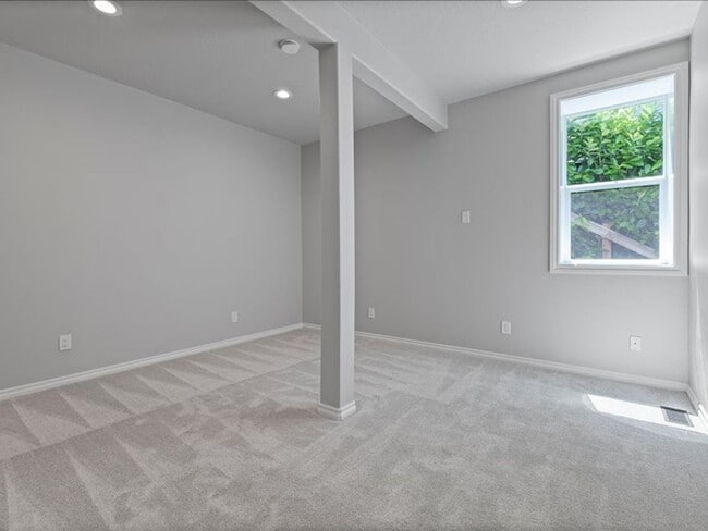 Building Photo - Newly Renovated Beaverton Home with Natura...