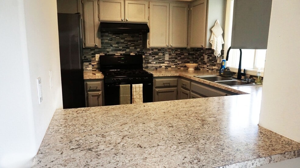 Building Photo - 4398 Northside Dr NE