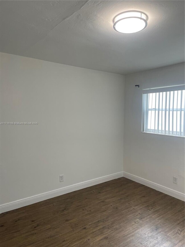 Building Photo - 1 bedroom in North Miami FL 33162