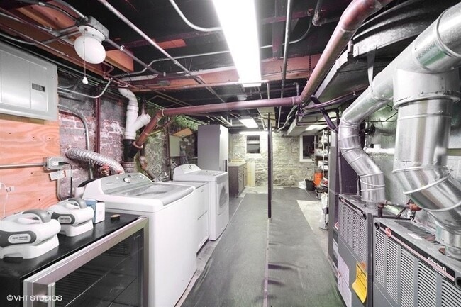 Building Photo - 2112 N Dayton St