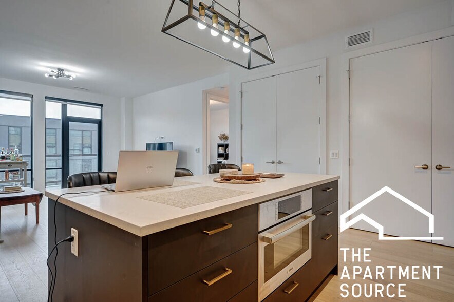 Building Photo - 1701 W Webster Ave