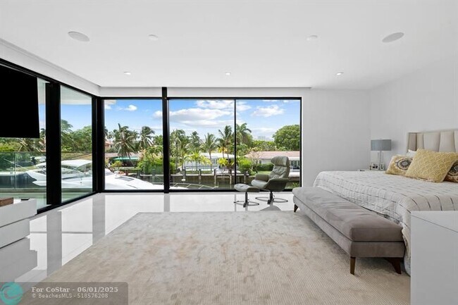 Building Photo - 401 Lido Dr