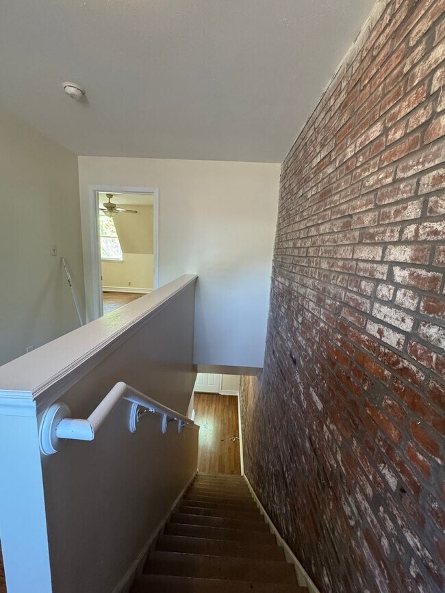 Building Photo - 2027 Russell Blvd