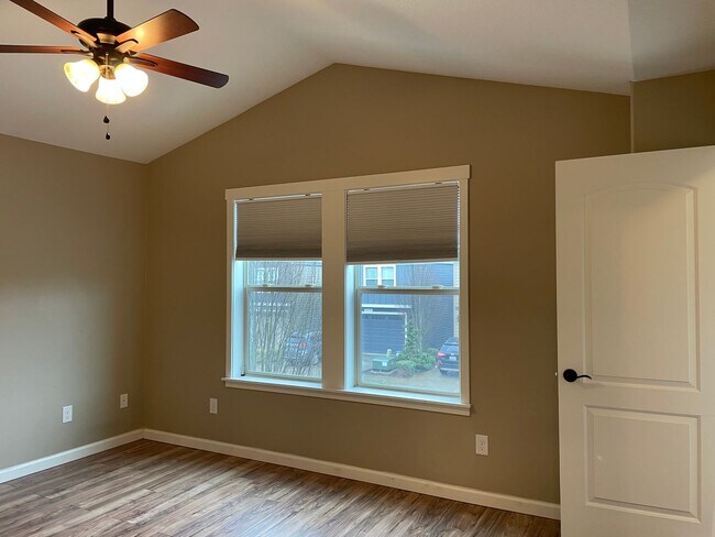 Building Photo - Spacious 3 Bedroom Home with Fenced Yard, Patio, and 2-Car Garage Near Mill Plain.