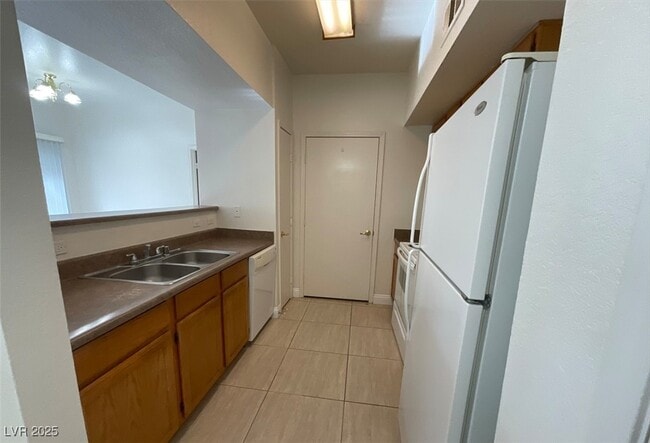 Building Photo - 6650 W Warm Springs Rd