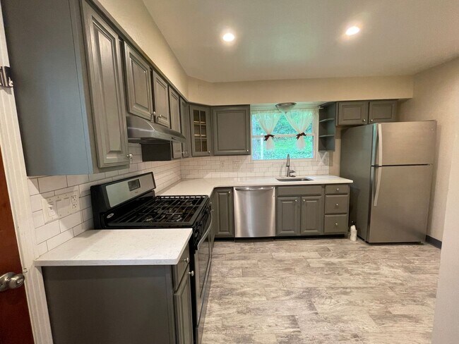 Building Photo - Tastefully Updated 3 Bedroom Home in McCan...