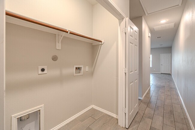 Building Photo - 402 Avenue H