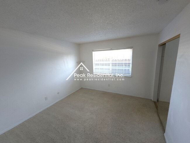 Building Photo - Cute Florin Area 3bd/2ba House with 2 Car ...