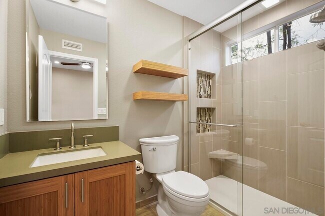 Building Photo - 4745 Finchley Terrace