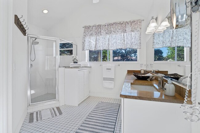 Building Photo - 13 Cleveland Ct