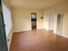 Building Photo - 1327 Parker St