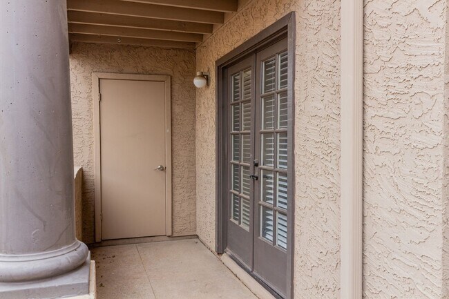 Building Photo - Bella Vita Condo-2 bed, 2 bath in Scottsdale