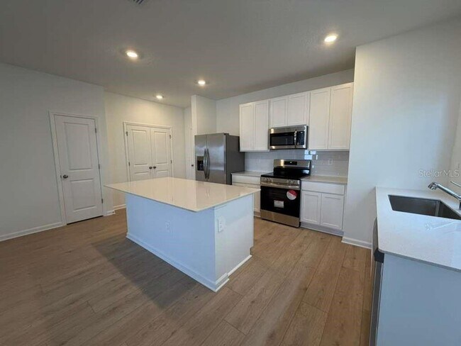 Building Photo - 5195 Loyalty Dr