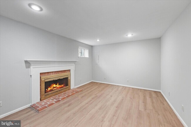 Building Photo - 299 S Pickett St