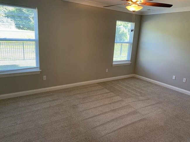 Building Photo - 3 Bed 2.5 Bath House, off Old Plank Rd