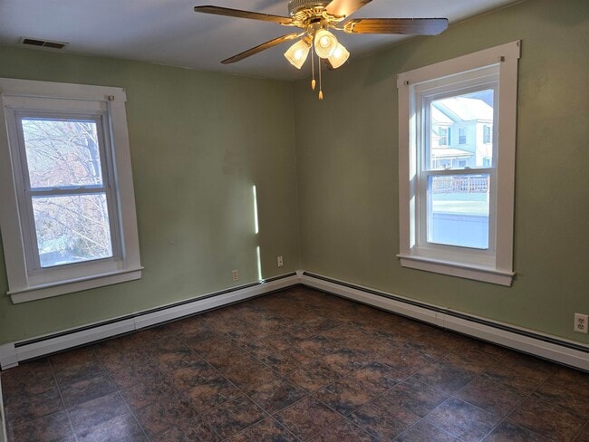 Building Photo - 147-149-149 Laurel St