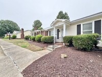 Building Photo - Outstanding 2BR End Unit Brown Quarters townhome