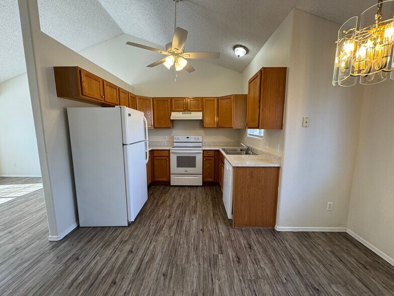 Building Photo - 879 Barn Owl Dr