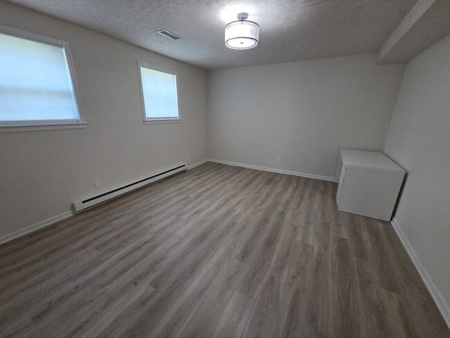 Building Photo - College Park Subdivision - 4-5 BR Single Family Home