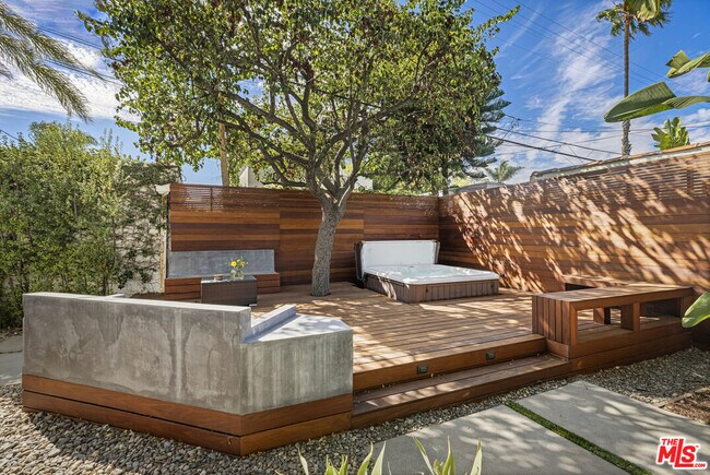 Building Photo - 1169 S Sierra Bonita Ave