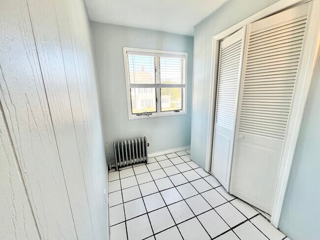 Building Photo - 140 Ferry St