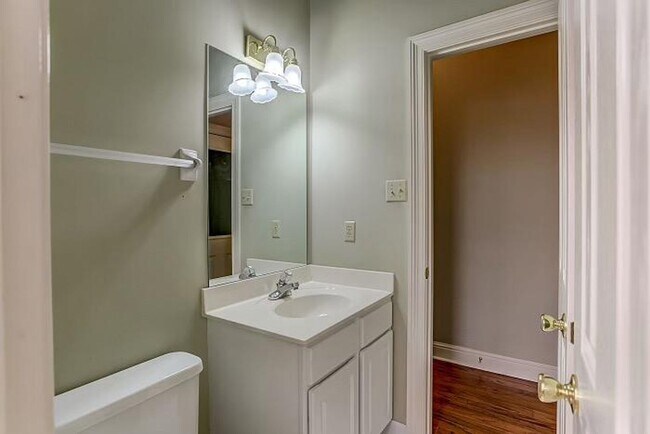 Building Photo - 1000 River Currents Dr