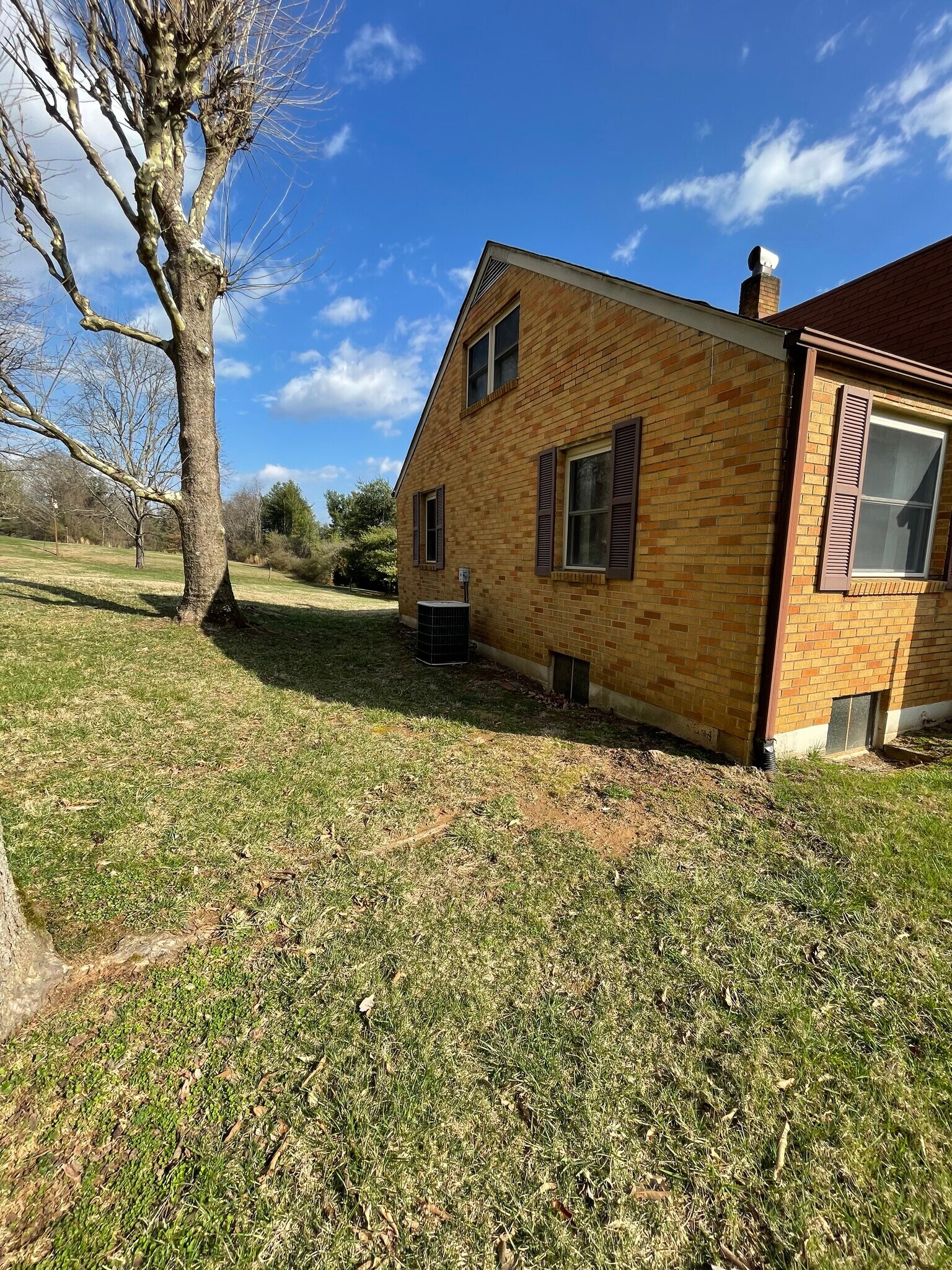 Building Photo - 679 Sand Hill Rd