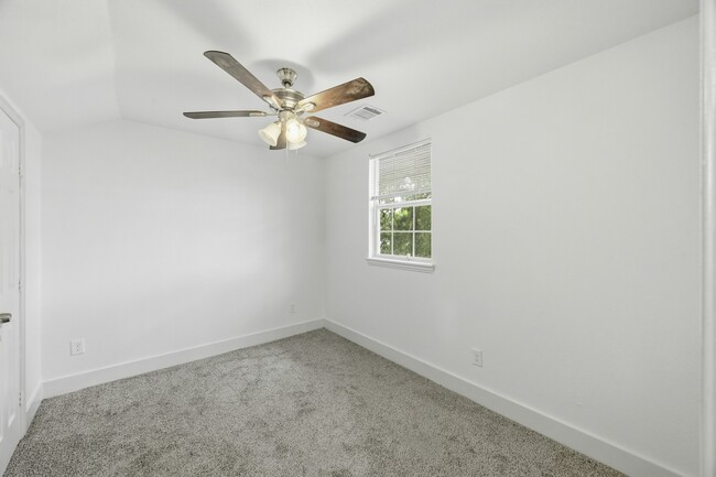 Building Photo - 1501 Maiden Ln